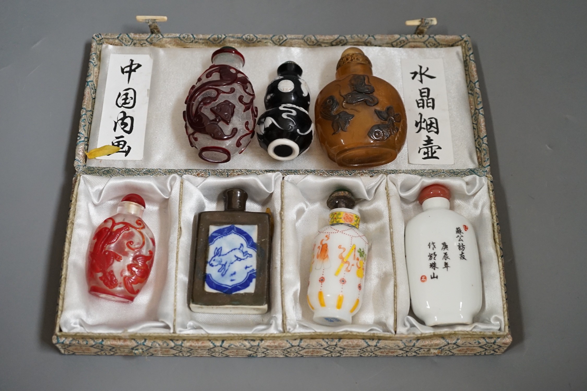 A collection of Chinese scent bottles (6)